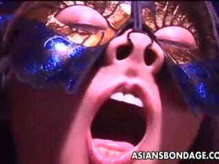 アジアの ファンシー 女性 ウルトラ おもちゃ と 精液 spunked で 彼女の fac