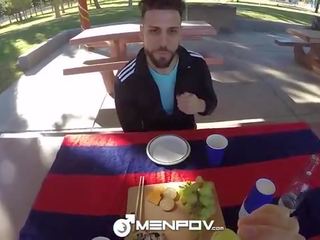 Menpov dehors picnic introduces à pov baise
