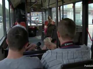 Uma masome kagustuhan pagkakaroon brutally ginawa pag-ibig sa a publiko bus
