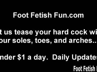 Oss fire jenter er går til undervise du til foten fetisj.