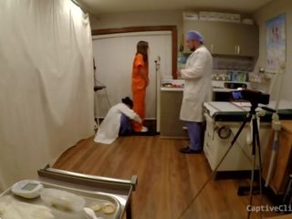 Súkromné väzenie prichytené použitím inmates pre lekárske testovanie & experiments - skrytý video&excl; sledovať ako inmate je použitý & ponížený podľa tím na lekári - donna leigh - orgazmus výskum inc väzenie edition časť jeden na 19